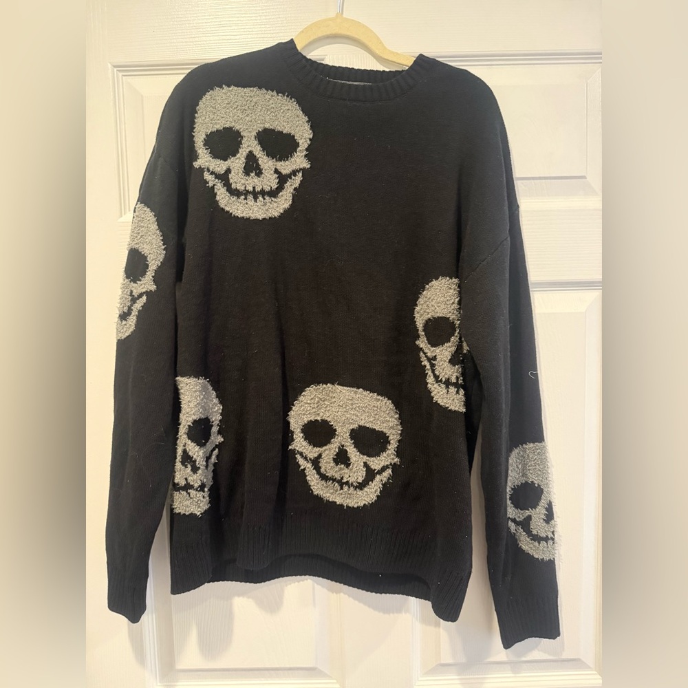 Retrofit Black and Gray Skull Pattern Crewneck Sweater